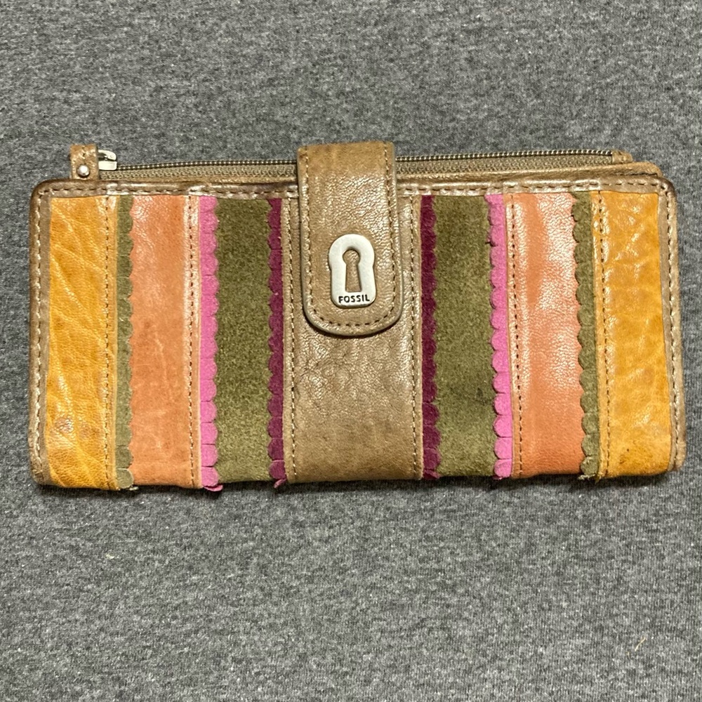 Women’s Fossil brand leather wallet